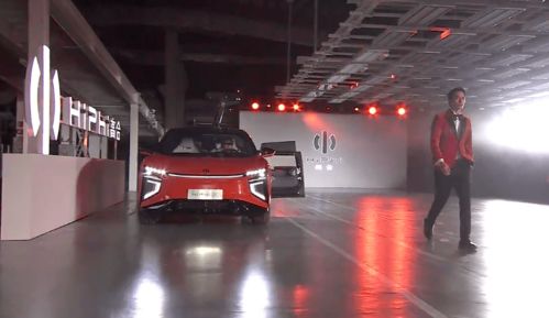 跨界營銷新典范 高合汽車聯動Scabal工廠走秀，重構汽車銷售體驗